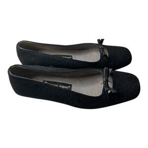 Vintage Etienne Aigner black speckle tweed square toe and heel pumps. Size 8.5